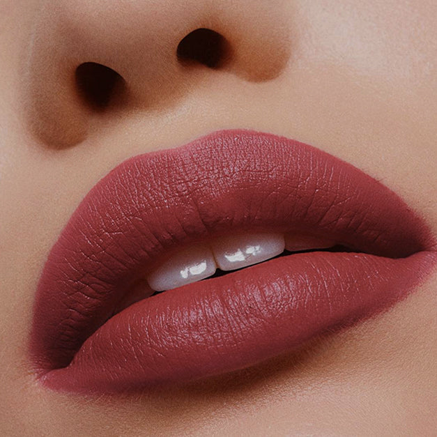 SACE LADY LIP MAEKUP